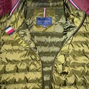 Men’s Tommy Hilfiger small olive puffer jacket
